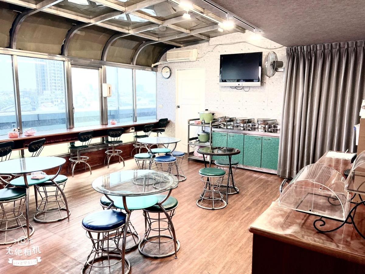 Blue Sky Hotel Tainan Luaran gambar